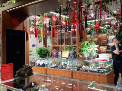 -灵彩珠宝(朗香街店)