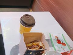 -麦当劳(汉口火车站候车室店)