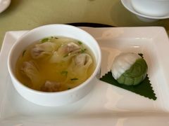 金陵鸡汁小混沌拼雨花茶糕-湖影中餐厅·南京金茂威斯汀大酒店