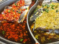 -阿瓦山寨·湘菜现炒·剁椒鱼头王(咸阳总店)