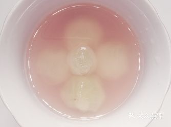 水蜜桃两个,水晶青提若干
