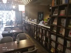 -钟书阁(松江泰晤士小镇店)