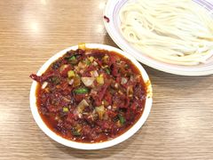 -歹歹的加个面过油肉拌面