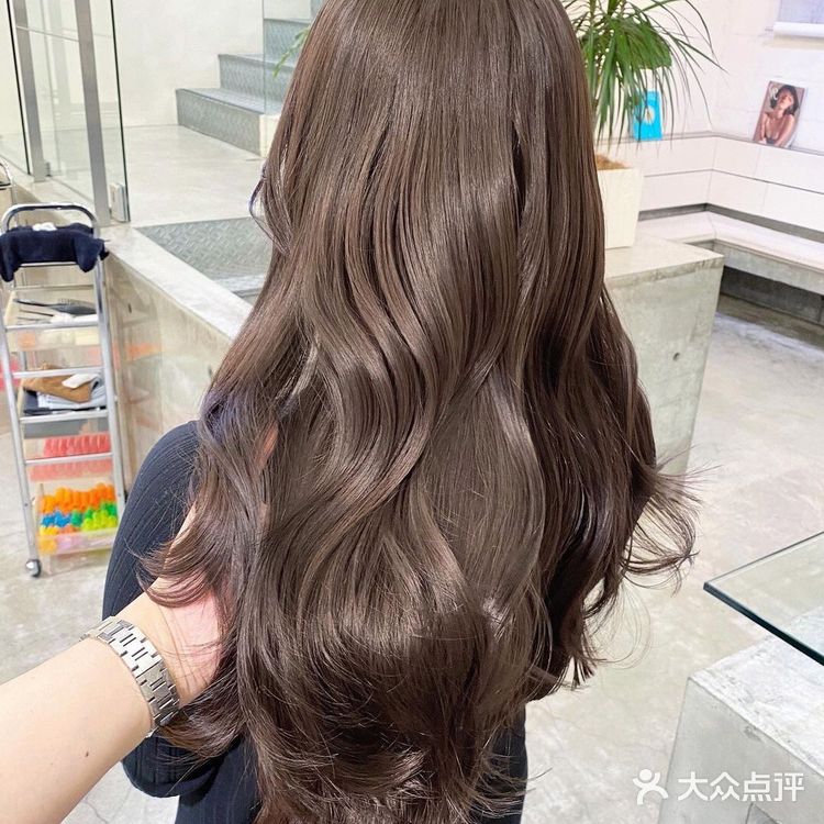 夏季质感灰棕色｜显白显高级