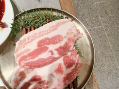 烤猪五花肉-草家酱蟹炭火烤肉店(珲春南路一店)