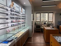 -视野联行眼镜•蔡司•依视路(温江店)