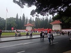 -烈士陵园(地铁站)