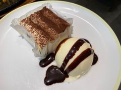 提拉米苏蛋糕配香草冰激凌-萨莉亚意式餐厅(杭州滨江天街店)