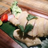 海南鸡的肌肉是比较有嚼劲的，火焰鱼酸辣很开胃