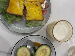 -上海雏渐肥月嫂