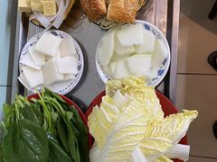 -洞庭洲·防空洞火锅·烧烤·铜锅涮肉(新百广场店)
