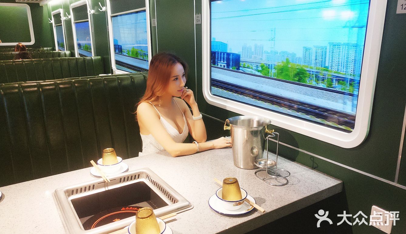 打卡‖绿皮车主题火锅店