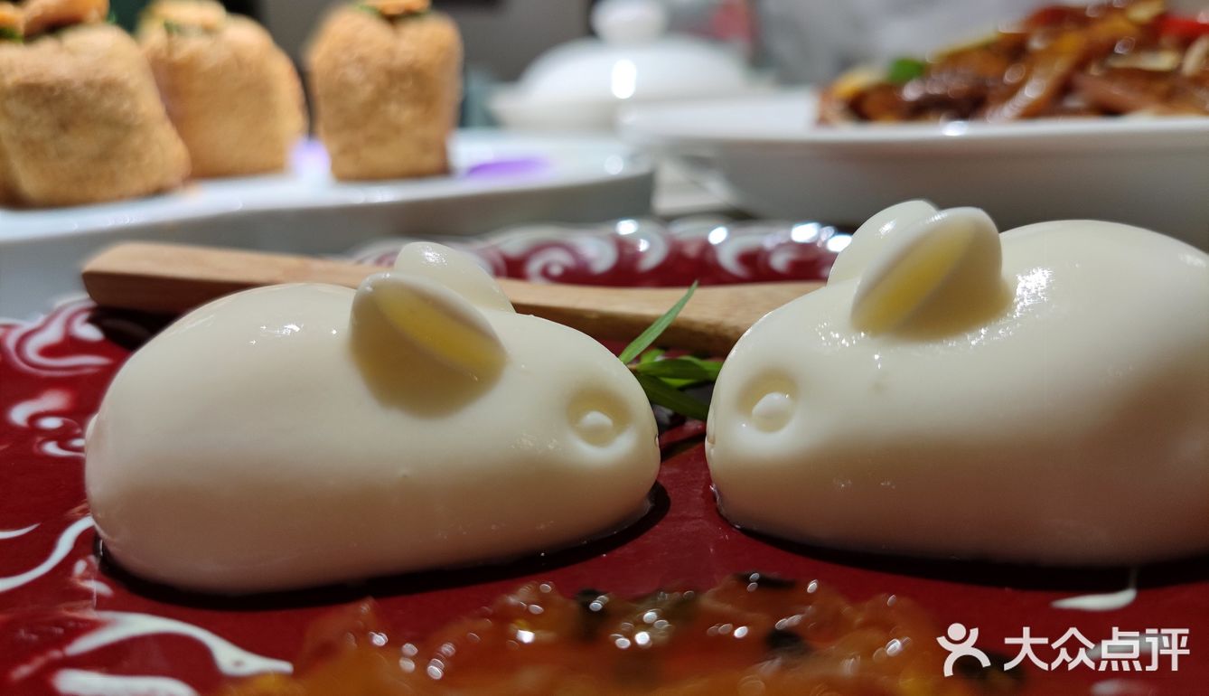 带上看剧入魔的闺蜜一起沉浸式追剧吃饭吧∼仿佛身临其境[调皮]