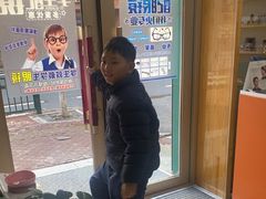 -豪门视光·星趣控·蔡司依视路眼镜代理商(中央大街店)