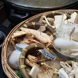 吃菌火锅呢，当然要吃当地的品牌