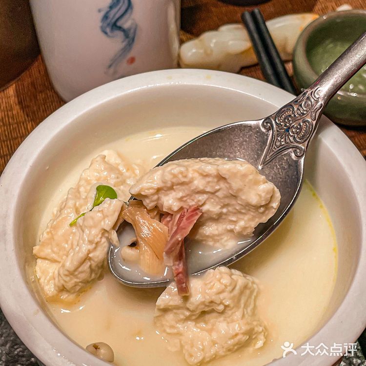 吃个饭，我去了趟明、唐、宋、汉四朝……