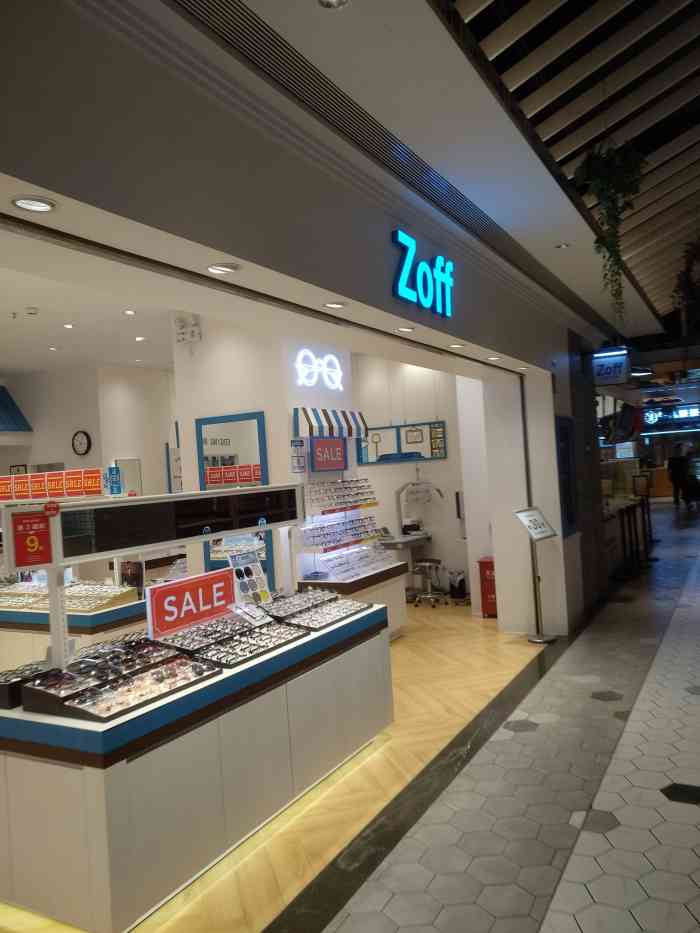 打分 一家日系眼镜店,比较适合年轻人消费为主的这样的一个群体.