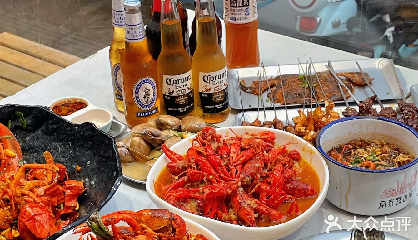 坐在路边当然要吃南京路边摊龙虾🦞啦 