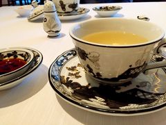 精致的餐具-夏苑(新加坡丽思卡尔顿美年酒店)