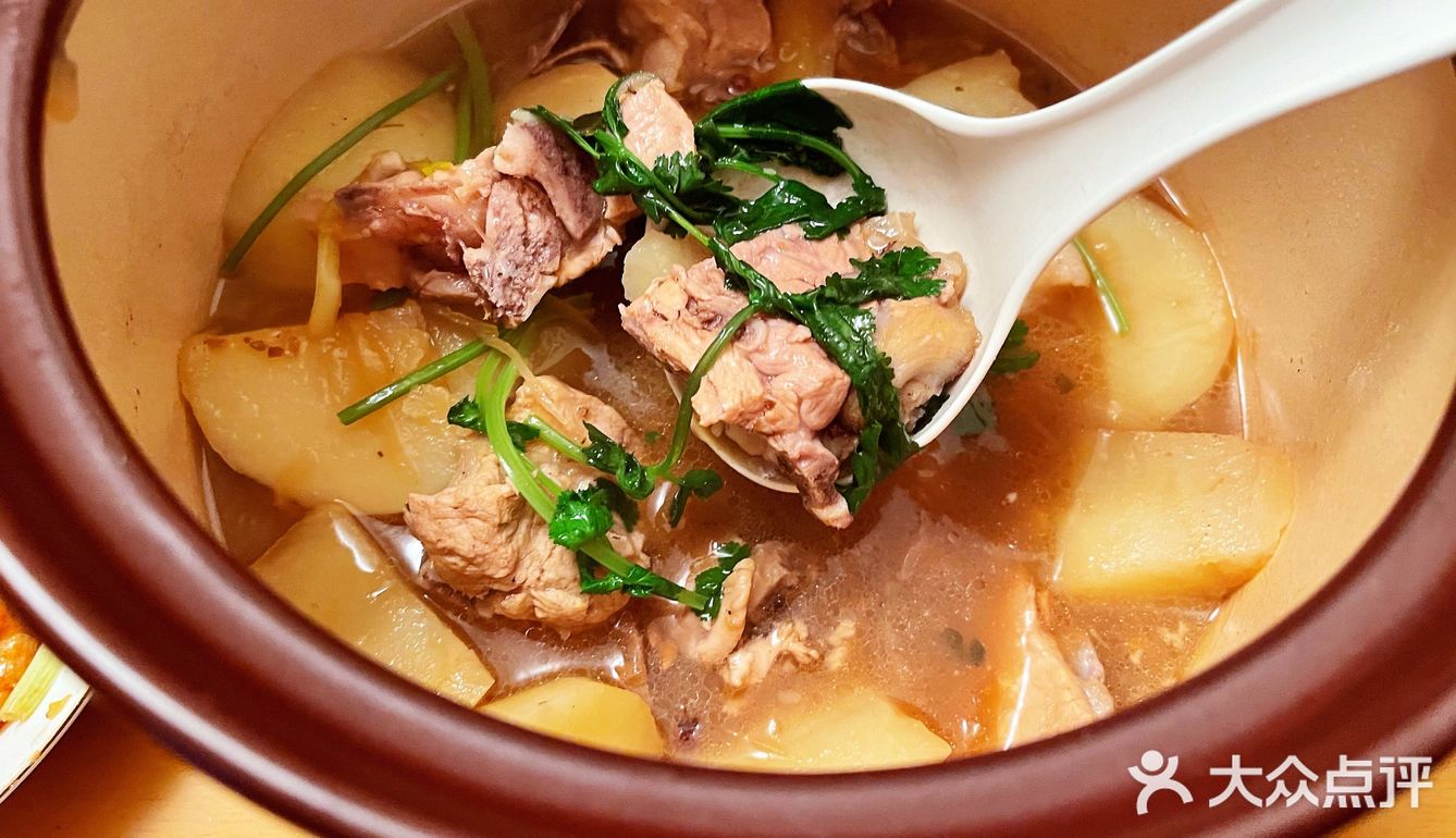 土豆的粉糯甜，龙骨的肉鲜香
