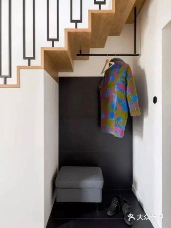 55平方小复式装修，简约时尚，一点也不比别墅差