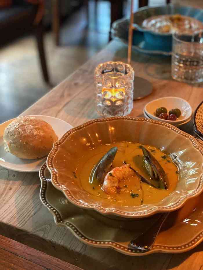 niajo西班牙餐厅-"在那里花园三楼 位置挺好找的周六晚上十.