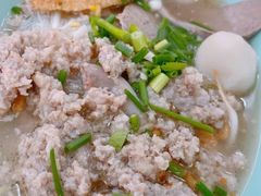 猪杂汤河粉-榮泰米粉湯(Left Shop)