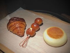 原味可颂-天井·丑面包搭咖啡