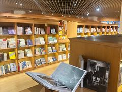 -新华文创·光的空间