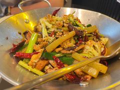 蜀滋香香锅肥肠-渔语鱼酸菜鱼新川菜(来福士店)