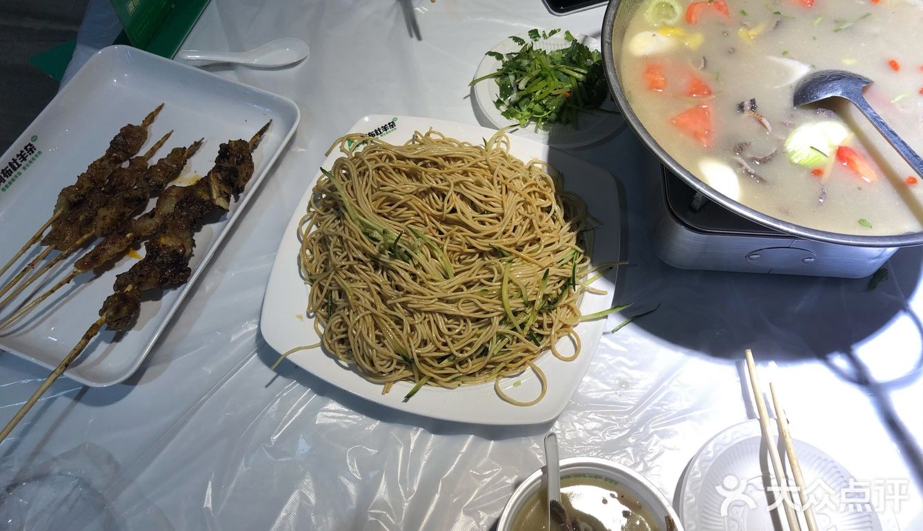 人还挺多的，但是不需要等，上菜也蛮快