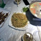 人还挺多的，但是不需要等，上菜也蛮快