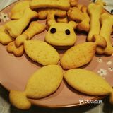 黄油150克，鸡蛋100克（约两个稍小的蛋）
