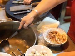 -松树干拌面店