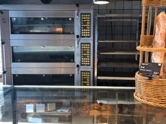 面包甜点陈列柜-YUMI芽米·法式烘焙·咖啡(文化宫店)
