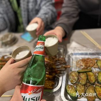 和三俩好友吃吃串 喝喝酒