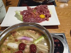 滋补八宝鸭汤锅-德香苑脆皮烤鸭·经典(爱融荟城店)