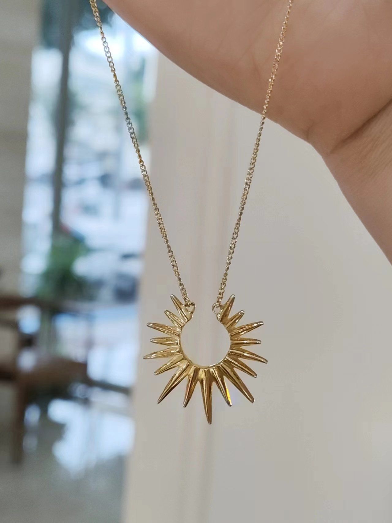 宫玺黄金项链足金圆形太阳神吊坠轻奢百搭锁骨