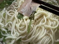 -亮亮面馆(经六路店)