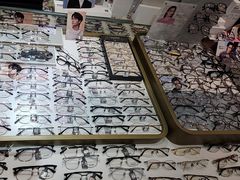 -美式眼镜·授权蔡司.依视路.尼康.豪雅.明月(人民广场店)