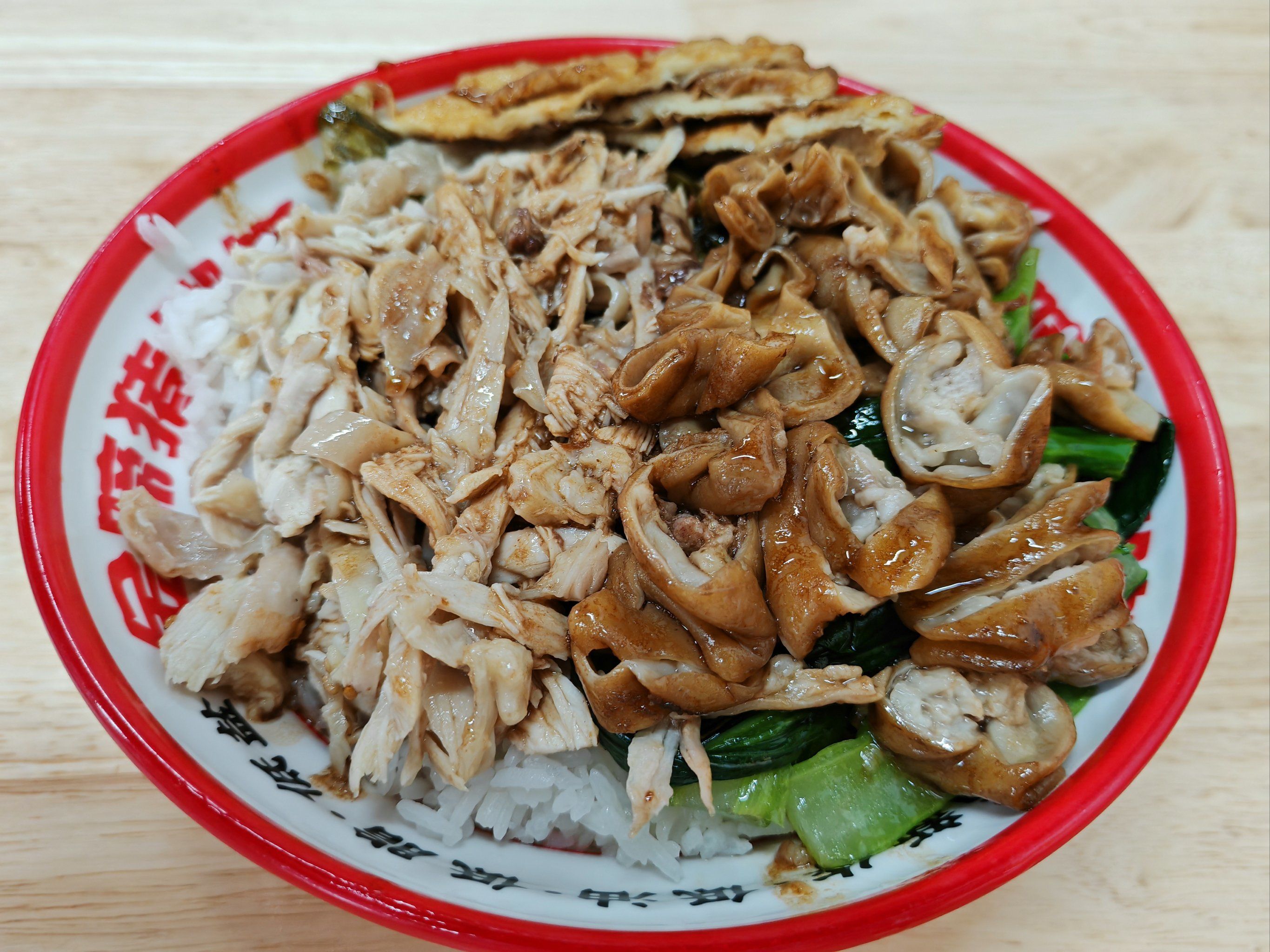 油亮亮的手撕鸡双拼饭,真满足