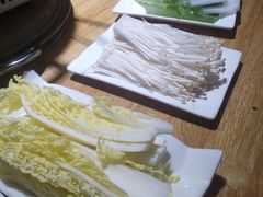 -茸梅路右拐龙虾-农家菜(松江店)