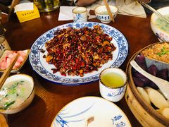 -黄桷树曹家私房菜(江与城店)