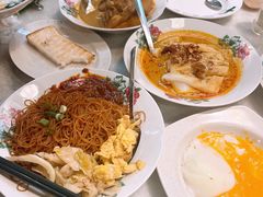 招牌黄金干咖喱面（米粉）-何九海南茶店(鬼仔巷店)