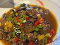爆炒鳝背-头上红煨盐鸡·非遗院子餐厅