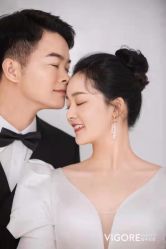 -雪中彩影婚纱摄影·微光艺术中心