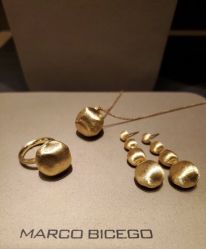 -周生生Chow Sang Sang(先天下店)