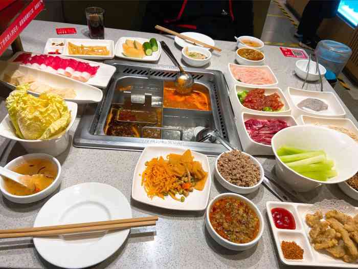 海底捞火锅(活力城店)-"服务非常好,虽然常常面临排队很久的情况,.