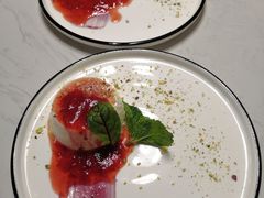 意大利香草奶冻配鲜草莓酱-K·Kitchen KK牛扒厨房(江南西店)