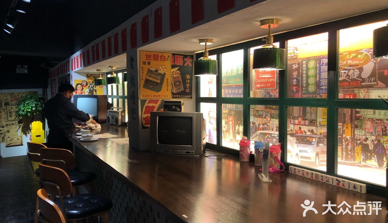 摩天轮下的港式排挡吃的是情调